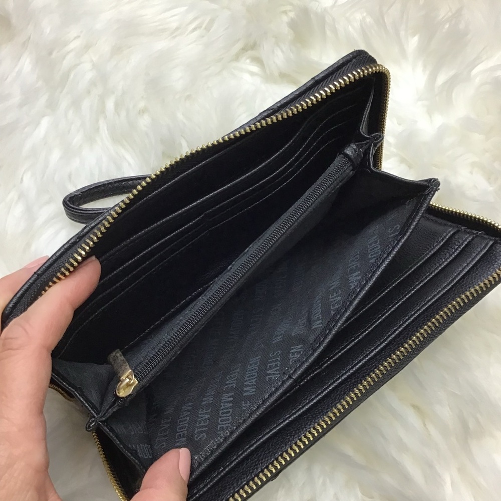 Steve Madden Wristlet Black Leather Card Cash Wallet S/M Quilted Pebbled Logo - Picture 7 of 10